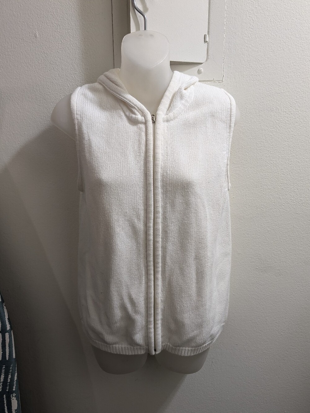 Cherokee Woman's Large Sleeveless Hooded Zip-Up Knit Vest - White
